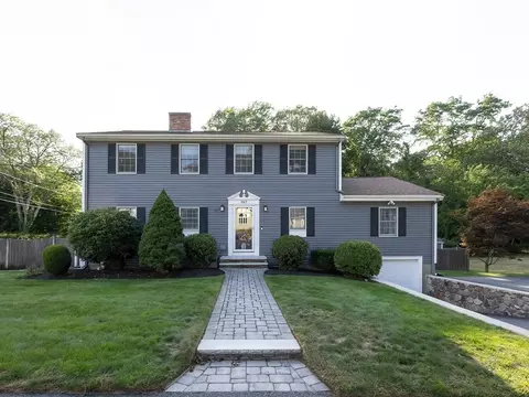967 Summer St, Lynnfield, MA 01940