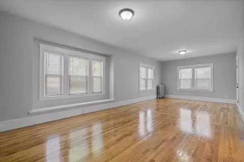 Living - 92 Greenwood St, Worcester, MA 01607 photo 2 of 9