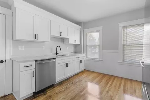 Entry Way - 92 Greenwood St, Worcester, MA 01607 photo 2 of 5