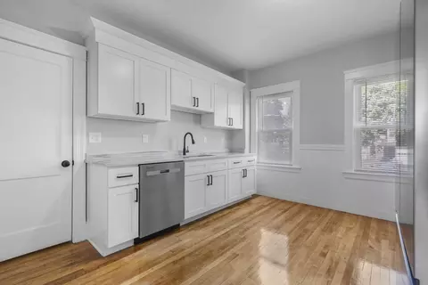 Entry Way - 92 Greenwood St, Worcester, MA 01607 photo 4 of 5