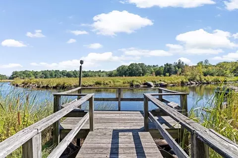 28 Old Shipyard Ln, Hanover, MA 02339