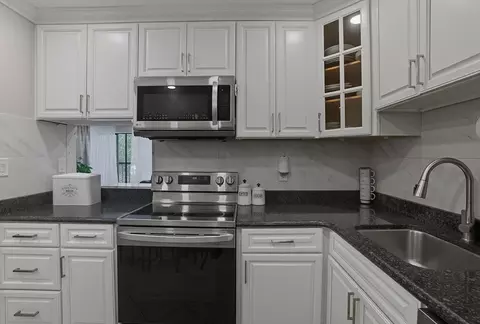 Kitchen - 2 Summit Dr #67, Reading, MA 01867 photo 2 of 2