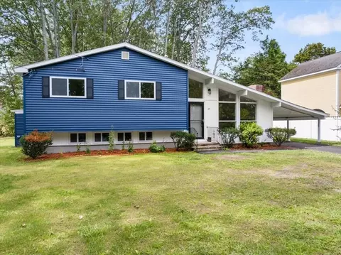 115 Edgewood St, Lowell, MA 01852