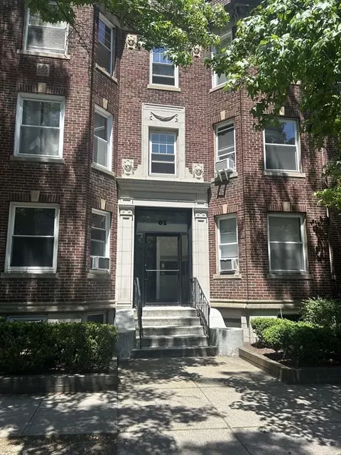 61 Thatcher St #6, Brookline, MA 02446