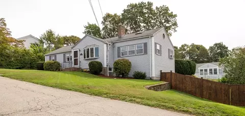 19 Day Cir, Woburn, MA 01801