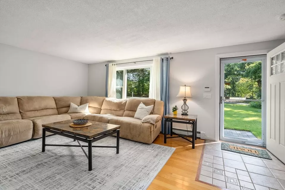 Entry Way - 75 Westview, Lexington, MA 02421 photo 2 of 3