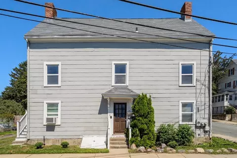 1 Dennis St, Peabody, MA 01960
