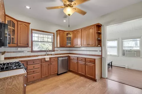 34 Oakland Ave, Everett, MA 02149 photo 11