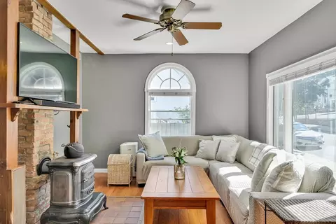 34 Oakland Ave, Everett, MA 02149 photo 4