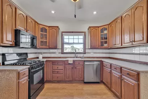 34 Oakland Ave, Everett, MA 02149 photo 12