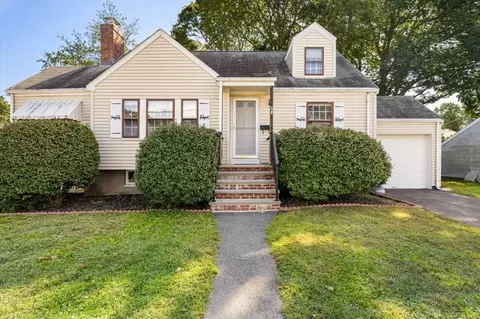 34 Aberdeen Ave, Waltham, MA 02453