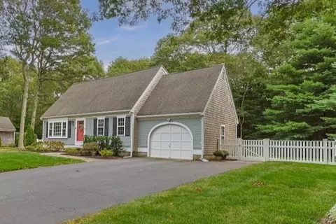 34 White Moss Dr, Marstons Mills, MA 02648