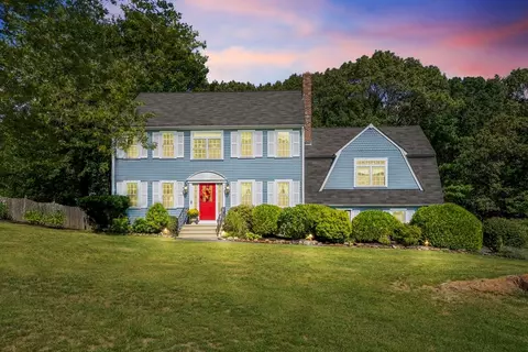 46 Crestview Dr, Mendon, MA 01756