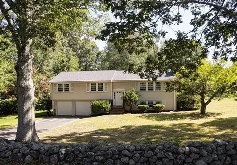 15 Chamberlain St, Hopkinton, MA 01748