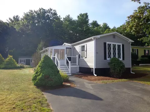 4 Narragansett Dr, Plymouth, MA 02360