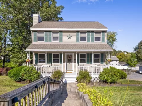 99 Freeman St Ext, Haverhill, MA 01832