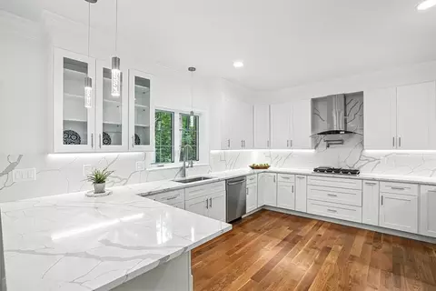 Kitchen - 53 Cider Mill Ln, Upton, MA 01568 photo 2 of 5