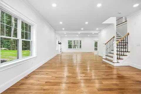 Living - 53 Cider Mill Ln, Upton, MA 01568 photo 4 of 9