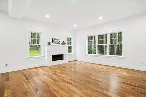 Living - 53 Cider Mill Ln, Upton, MA 01568 photo 3 of 9