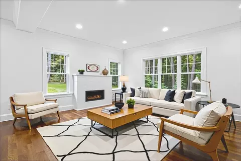 Living - 53 Cider Mill Ln, Upton, MA 01568 photo 2 of 9