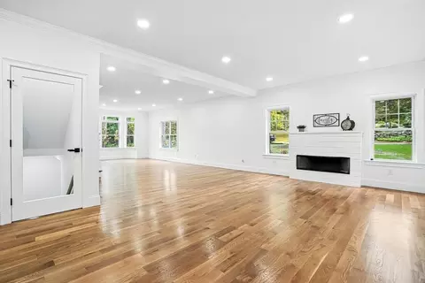Living - 53 Cider Mill Ln, Upton, MA 01568 photo 5 of 9