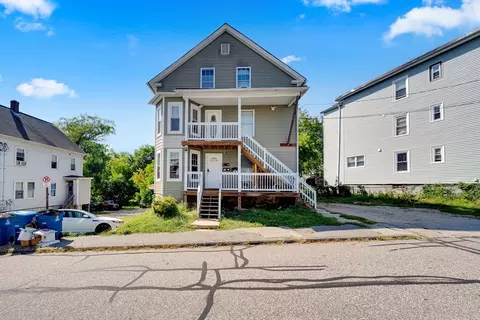 29 Goddard St, Webster, MA 01570