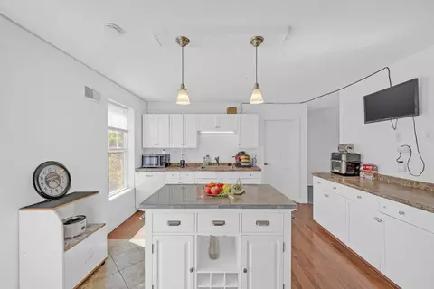 29 Goddard St, Webster, MA 01570 photo 2
