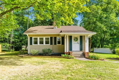 636 Amostown Rd, West Springfield, MA 01089