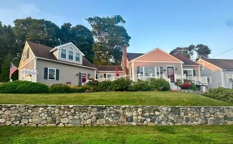 4 Prospect Ave, Hull, MA 02045