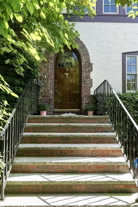 4 Hosmer Cir, Newton, MA 02465