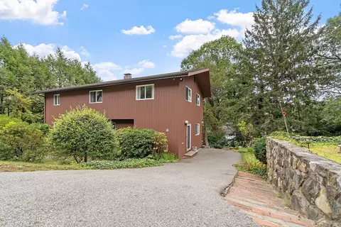 8 Marlboro Rd, Lexington, MA 02421