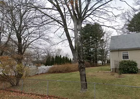 Exterior - 4 Stratton Dr, Hudson, MA 01749 photo 4 of 4