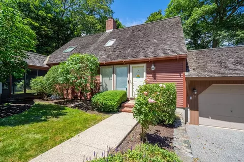 18 Potter Pond #18, Lexington, MA 02421