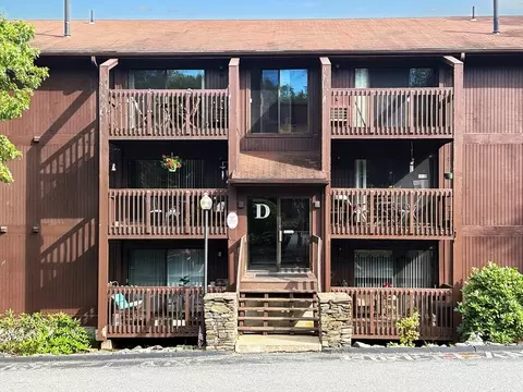 340 Sunderland Rd #24, Worcester, MA 01604