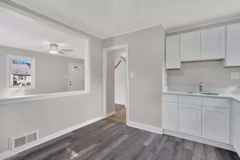 55 Pheland St, Springfield, MA 01109 photo 10