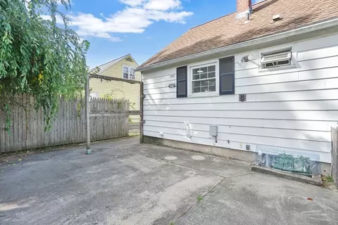 55 Pheland St, Springfield, MA 01109 photo 25