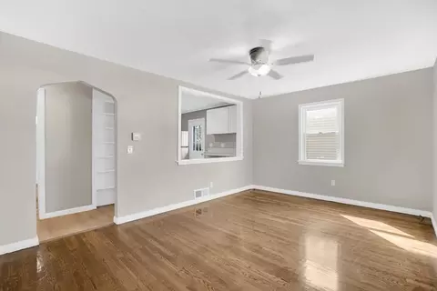55 Pheland St, Springfield, MA 01109 photo 4