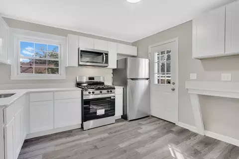 55 Pheland St, Springfield, MA 01109 photo 8