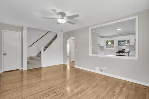 55 Pheland St, Springfield, MA 01109 photo 5