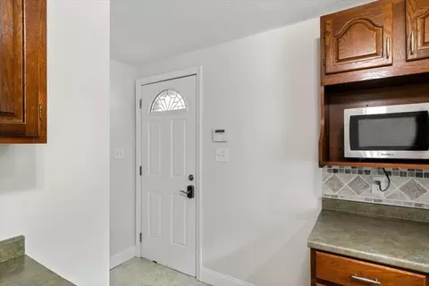 Entry Way - 7 Jade St, Methuen, MA 01844 photo 3 of 4