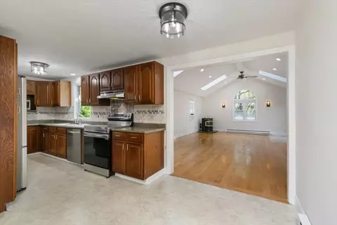 Entry Way - 7 Jade St, Methuen, MA 01844 photo 1 of 4