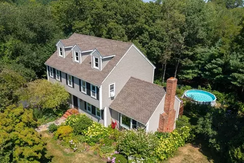 34 New Bridge St, Hingham, MA 02043 photo 2