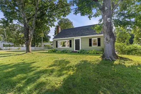 7 Marjorie St, Groveland, MA 01834