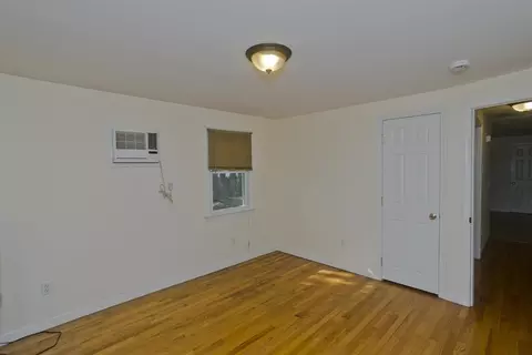 Bedroom - 68 Saffron Cir, Springfield, MA 01129 photo 3 of 8