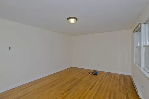 Living - 68 Saffron Cir, Springfield, MA 01129 photo 2 of 2