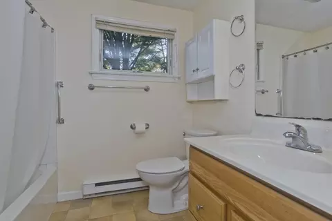 Bath - 68 Saffron Cir, Springfield, MA 01129 photo 1 of 3