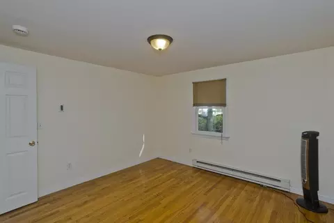 Bedroom - 68 Saffron Cir, Springfield, MA 01129 photo 4 of 8