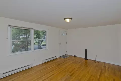 Living - 68 Saffron Cir, Springfield, MA 01129 photo 1 of 2
