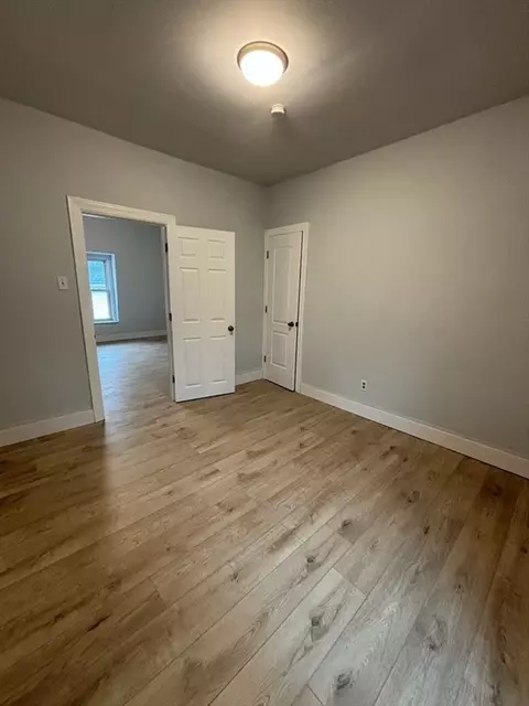 7 Winthrop St, Worcester, MA 01604 photo 8