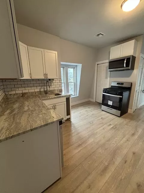 7 Winthrop St, Worcester, MA 01604 photo 9